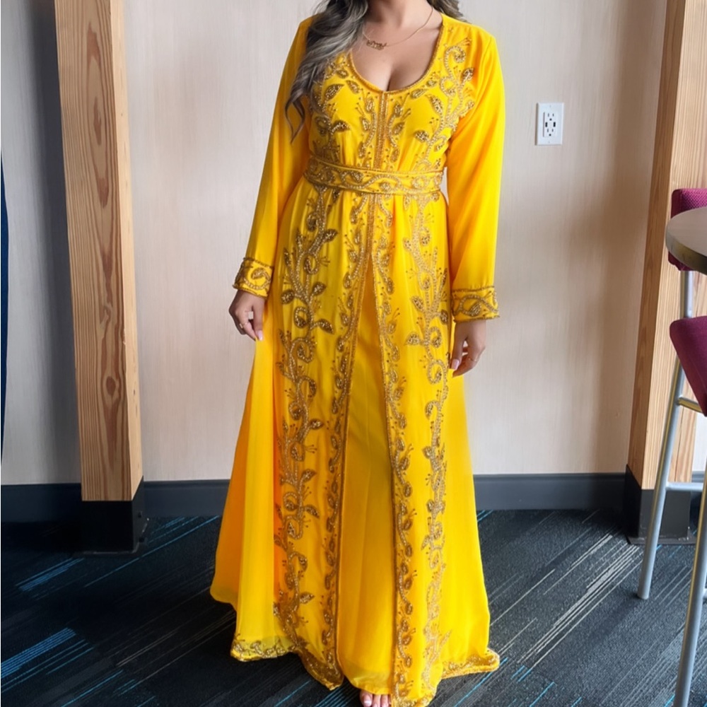 Beautiful Iraqi Kurdish traditional dress galabiya
